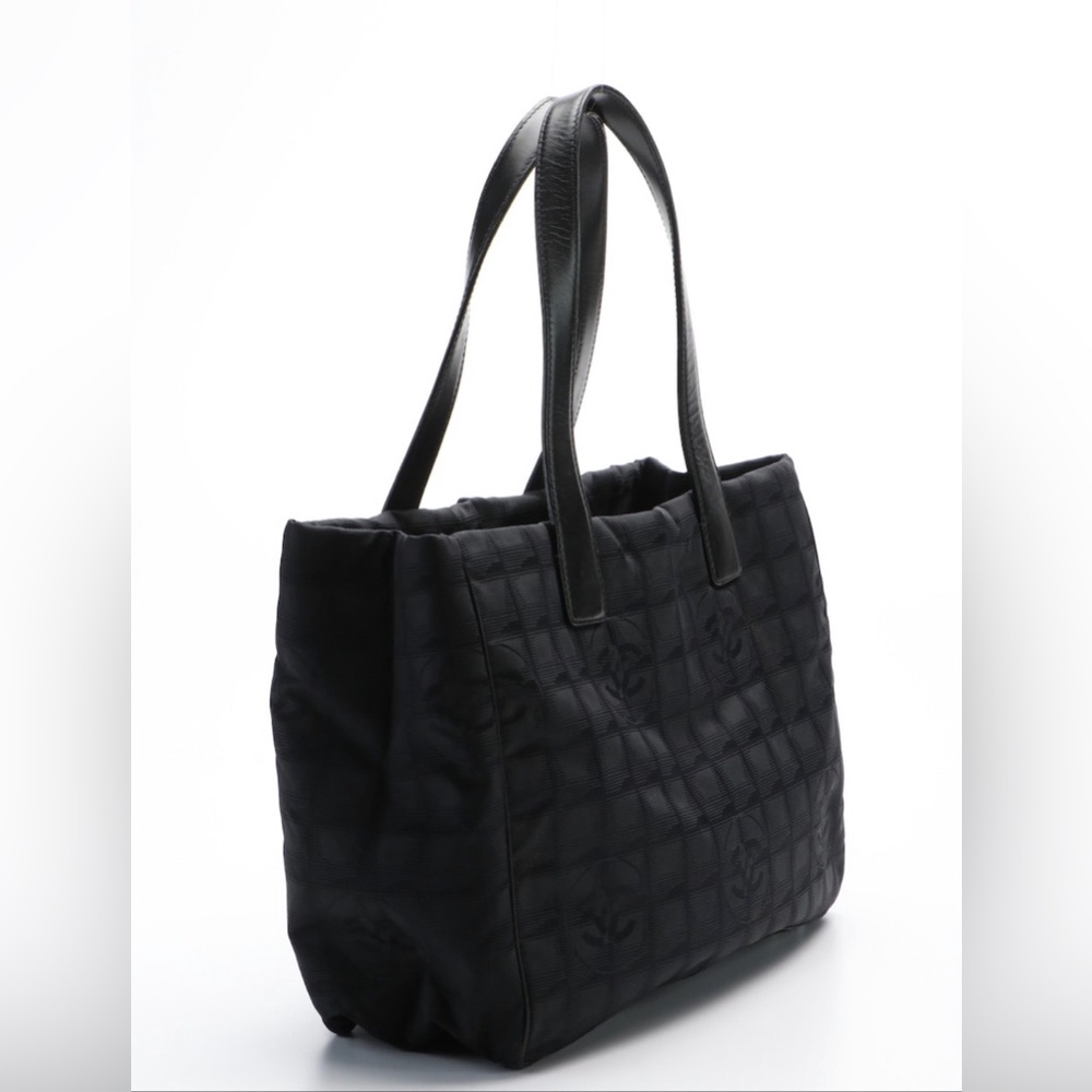 CHANEL tote bag. Authentic